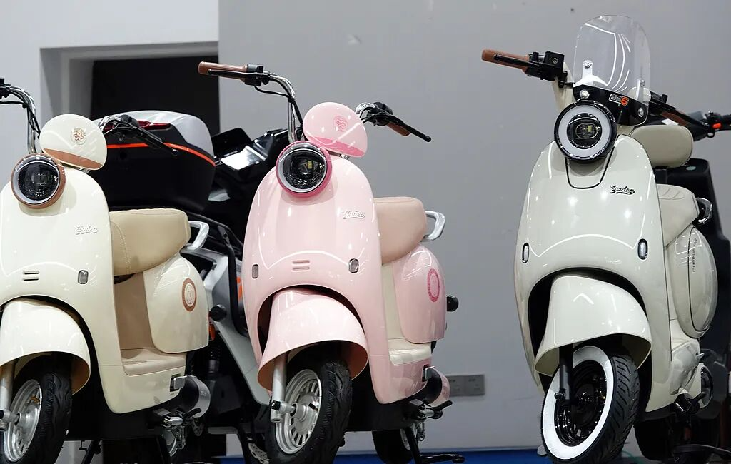 新国标电动自行车不能带小孩？超速会断电？专家详解→